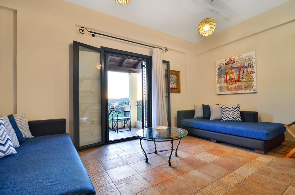 Niriides Luxury Apartments Sívota Habitación foto